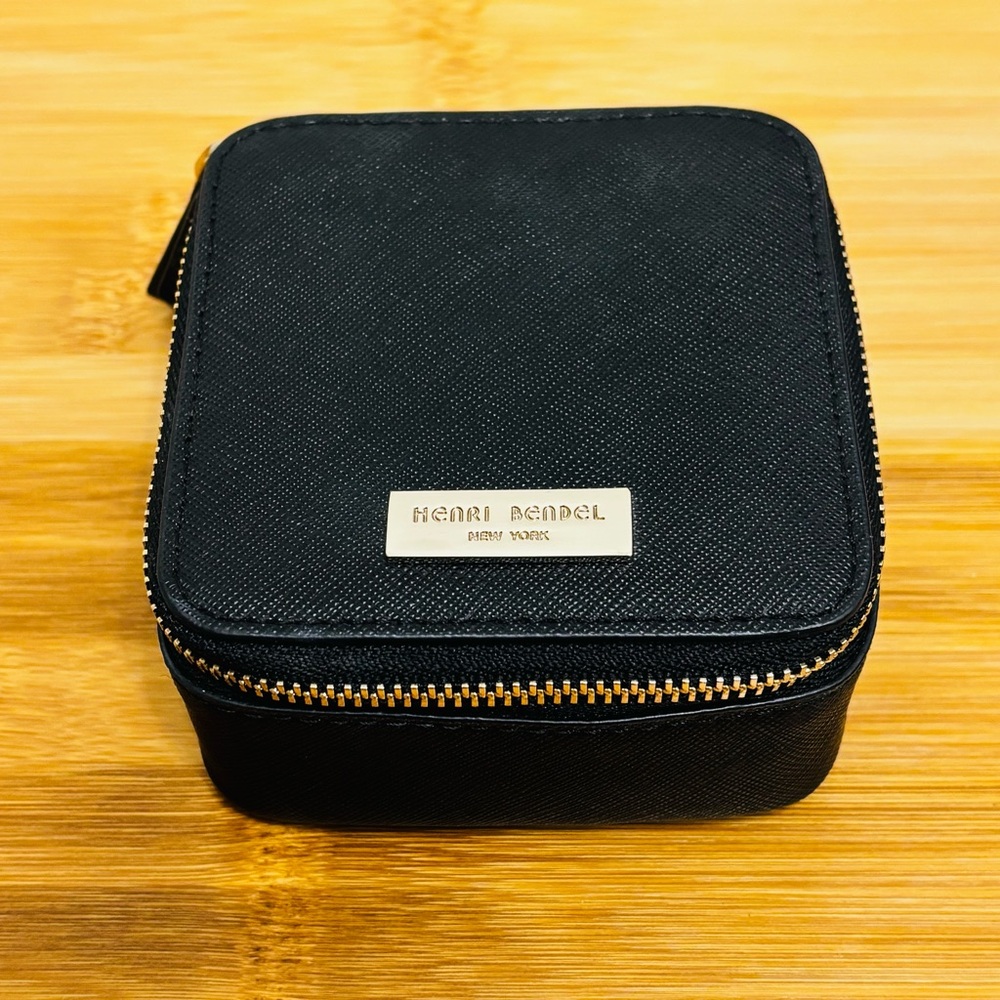 Henri Bendel Black and White Striped Travel Jewelry Case - Picture 3 of 9
